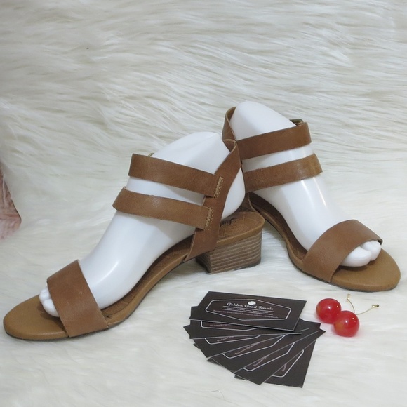 Lucky Brand Shoes - Lucky Brand *8.5* Feyna Leather Sandals